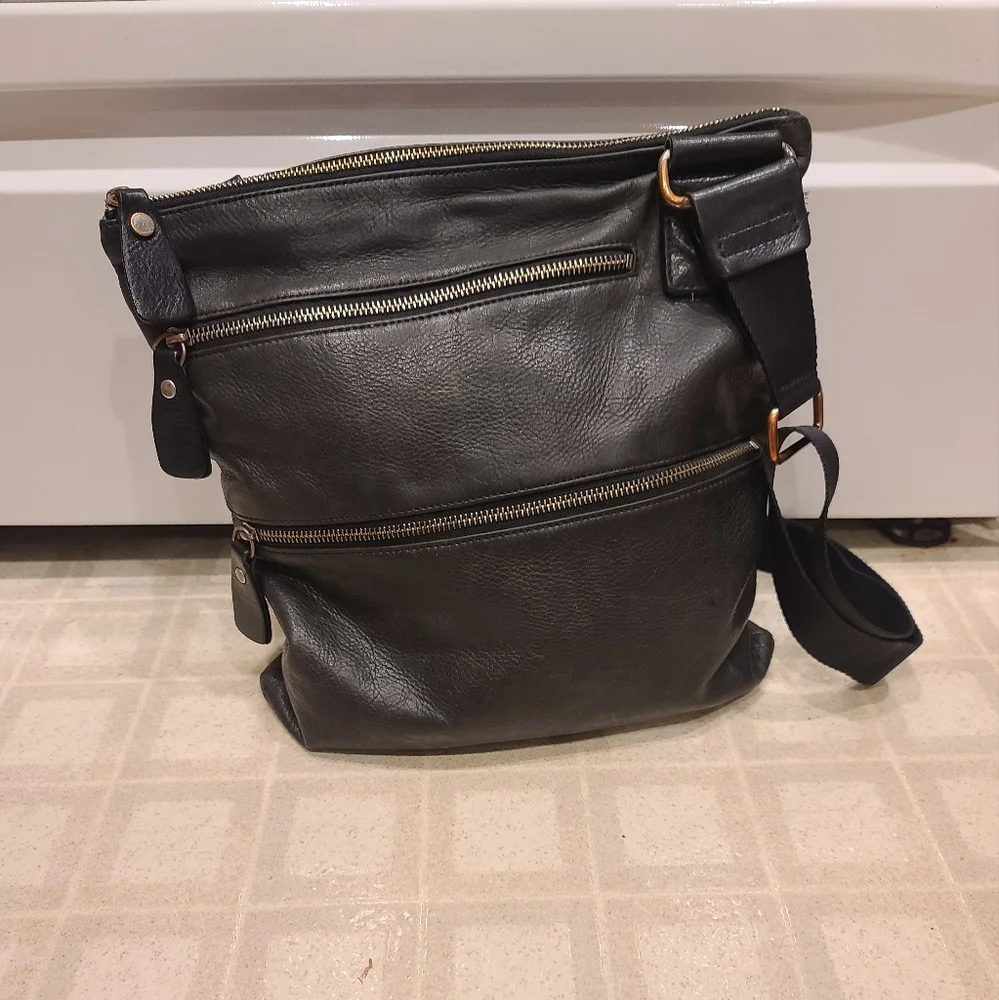 Margot Black Leather Triple Zip Compartment handbag Silver zip Pockets pebbled - Picture 8 of 8